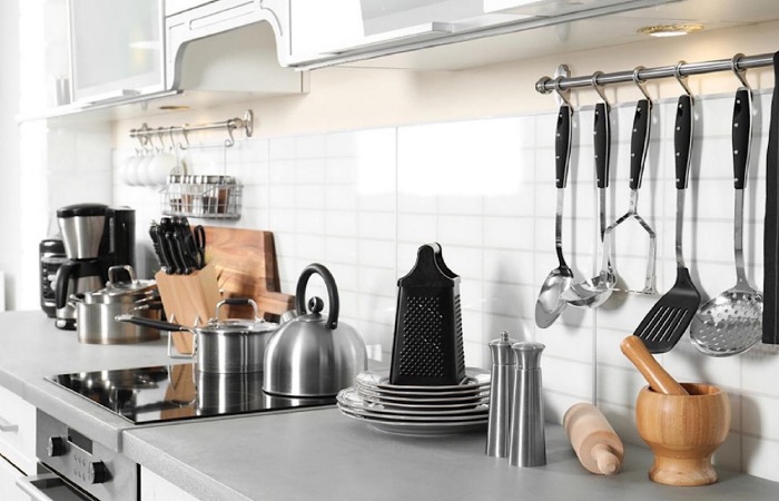 Handle and Store Kitchen Tools Properly