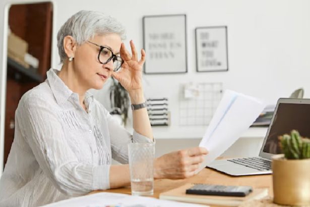 Trouble Seeing Up Close? Here's What You Need to Know About Presbyopia